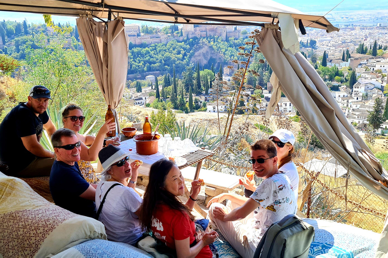 Arte urbano y visita a las cuevas de Granada