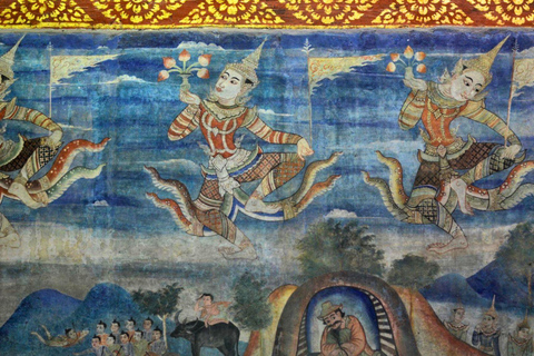 Chiang Mai: Old City Walking Tour with Temples & History Small Group Without Entry Fees