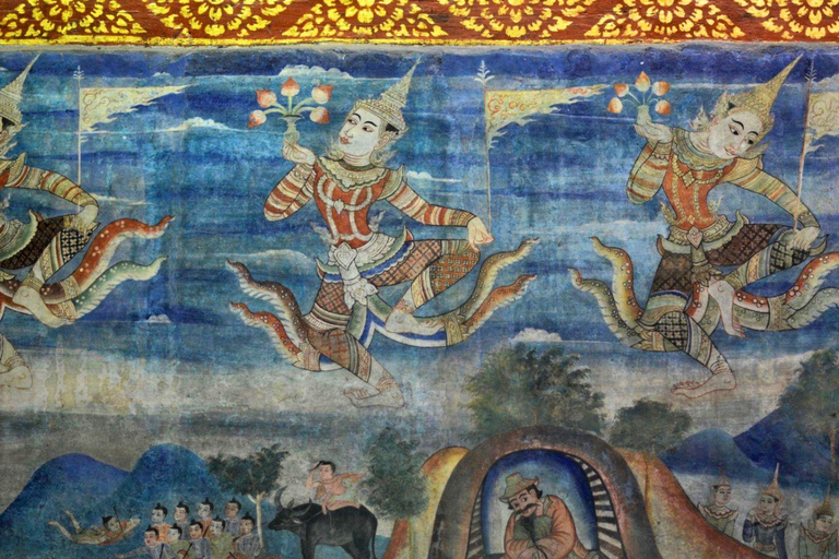 Chiang Mai: Old City Walking Tour with Temples & History Small Group Without Entry Fees