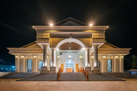 Luang Prabang: pokaz świateł Buddy z odbioremStrefa VIP i autobus wahadłowy do hotelu