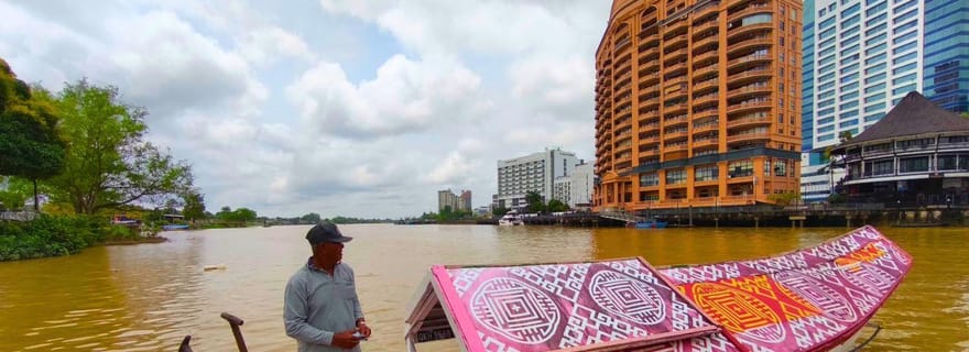 Kuching : visite à pied avec sortie en bateau Sampan et déjeuner