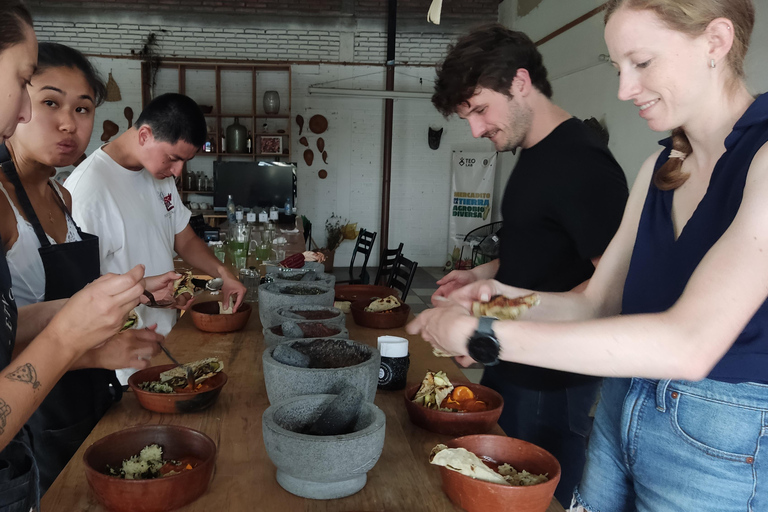 Prepara un Mole Oaxaqueño por una Cocinera Tradicional.