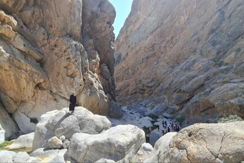 Muscat: Fanja, Wadi Qurai, and Sumail Castle Day Trip