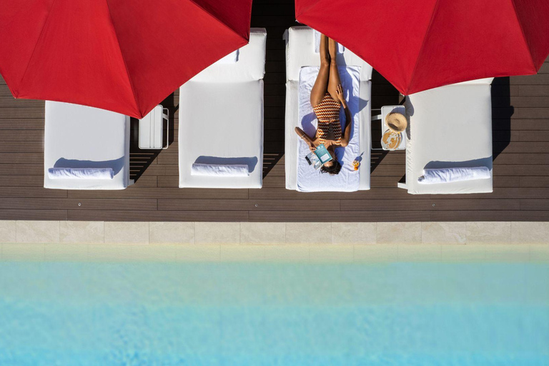 Dubai: Beach Day on the Palm with Skyline Views VIP Cabana