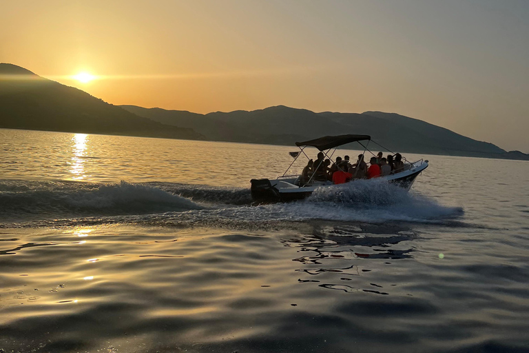 Laganas : Coucher de soleil sur les Myzithres en bateau rapide VIP