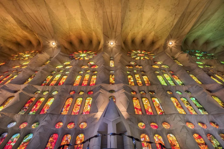 Barcelona: Sagrada Familia Skip The Line Insider Guided Tour Tour in Spanish (Monday)