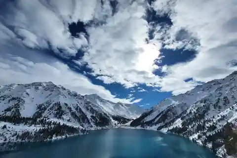 Almaty: Excursão ao Grande Lago de Almaty com caminhada opcional