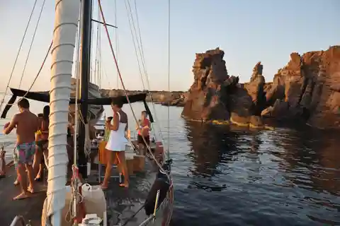 Calasetta: Tour in barca a vela al tramonto con cena
