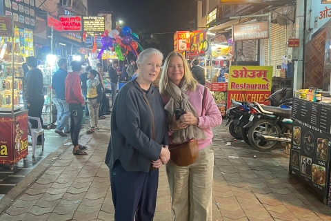 Best 3 hour Evening Street Food & Local Bazar Tour in Agra (en anglais)Excursion en voiture à Agra pour découvrir la cuisine de rue et les bazars locaux en soirée