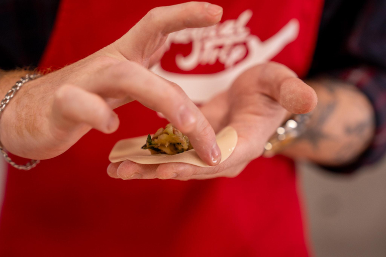 Osaka : Cours de cuisine et dégustation de saké avec visite du marché local