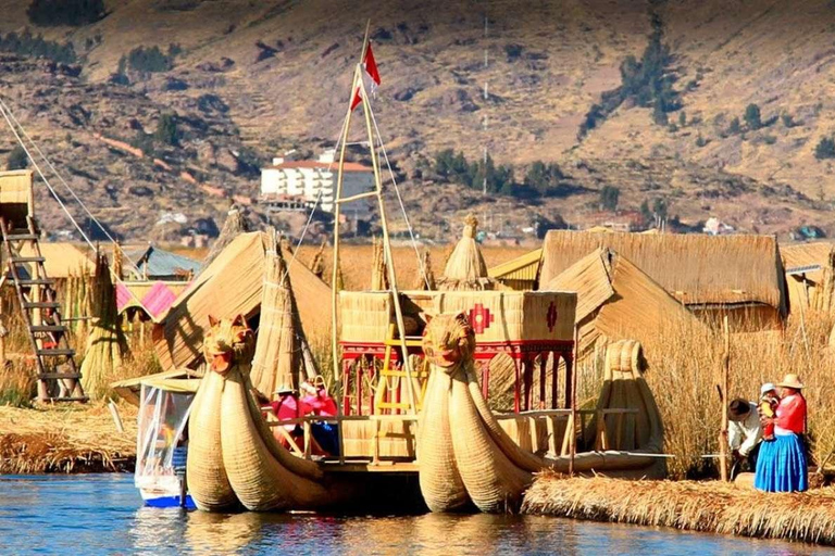 Private excursion to the Uros Islands by traditional boat