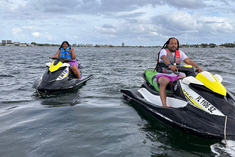 Miami Beach Jetskis + Promenade en bateau gratuite2 Jetski, 2 personnes, 1 heure + balade en bateau gratuite Tous frais payés