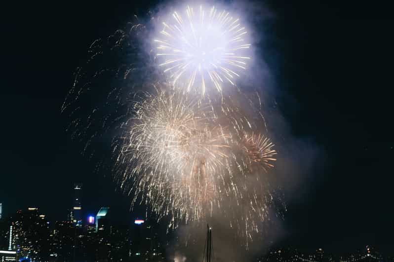 NYC: 4th of July Fireworks Party Cruise with Buffet & Drinks | GetYourGuide