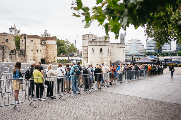 Londres: Cerimónia de abertura da Torre VIP, jóias da coroa e cruzeiroTour e cruzeiro guiado pela Torre de Londres com Cerimónia de Abertura VIP