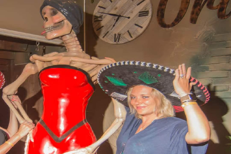 جولة خاصة في الحياة الليلية في بافارو مع المشروبات والمرشدخاص: جولة في الحياة الليلية في بافارو مع 