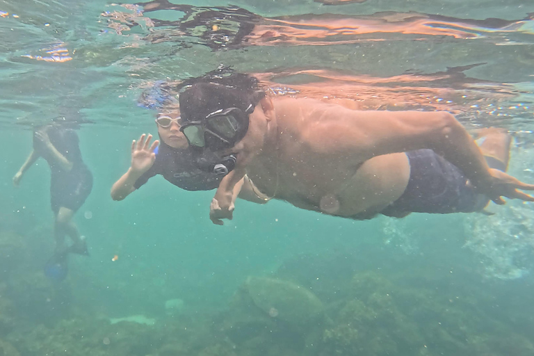 Galápagos: Pinzón Island Full-Day Snorkeling Adventure