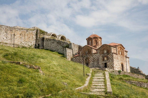 De Tirana/Durres/Golem : Tour de Berat (UNESCO) et du lac Belshi.Depuis Tirana : Tour de Berat (UNESCO) et du lac Belshi.