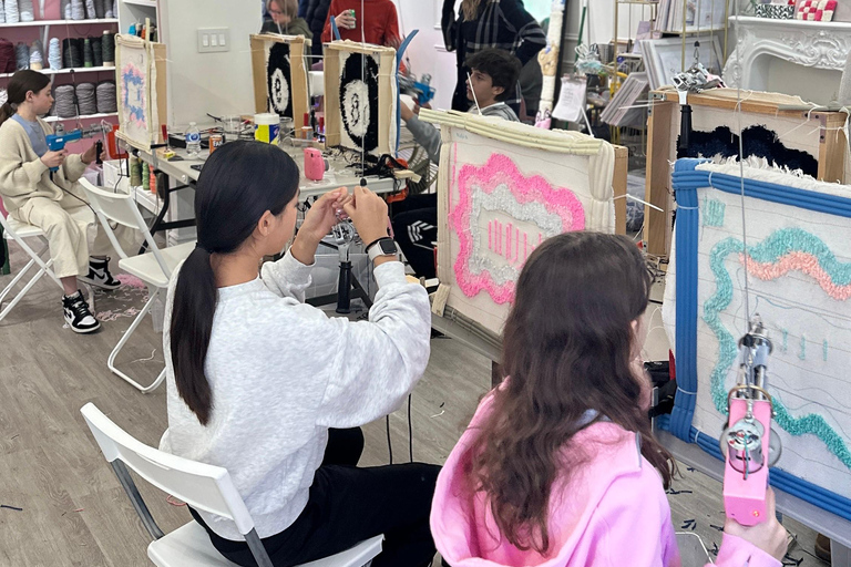 Toronto: Creative Tufting Workshop With Take-Home Rug Toronto:Creative Tufting Workshop With Take-Home Rug (M)