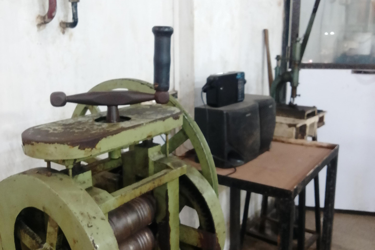 Kandy Traditional Jewelry making with gem cutting experience