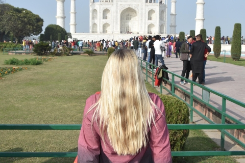 Ab Delhi: Taj Mahal Tour mit dem Superschnellzug All InclusiveTour mit Zug 1. Klasse mit Auto, Reiseführer, Tickets und Mittagessen