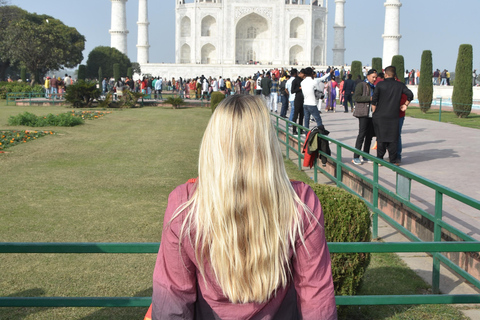 Vanuit Delhi: Taj Mahal-tour per supersnelle trein, all-inclusiveTour met 1e klas trein met auto, gids, tickets en lunch