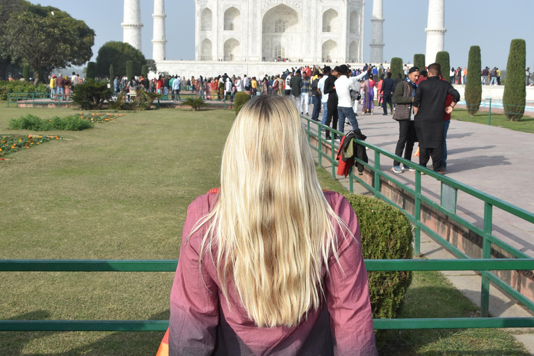 Vanuit Delhi: Taj Mahal-tour per supersnelle trein, all-inclusiveTour met 1e klas trein met auto, gids, tickets en lunch