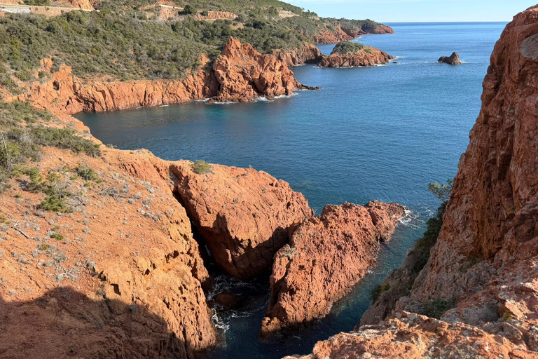 3-Hour Private Boat Cruise: Cap d'Antibes, Théoule, and Lérins Islands