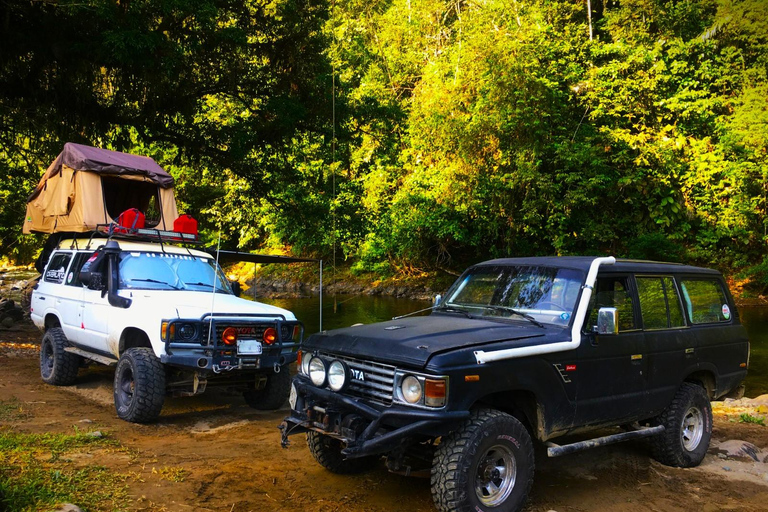 Ecuador: Vintage Toyota Land Cruiser 4x4. Rental with Driver