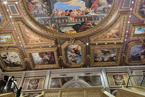 Las Vegas: Night Out at Clubs with Free Drinks and Party Bus Latin Club Crawl