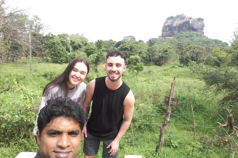 Från Kandy: Sigiriya och Pidurangala Rock Tuk Tuk dagstur