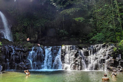 Bali: tour all'alba sul Monte Batur in jeep e alla cascata di Taman SariSolo tour in jeep condivisa (trasferimento)