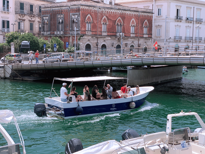 Siracusa: tour di Ortigia e delle grotte marine in barca