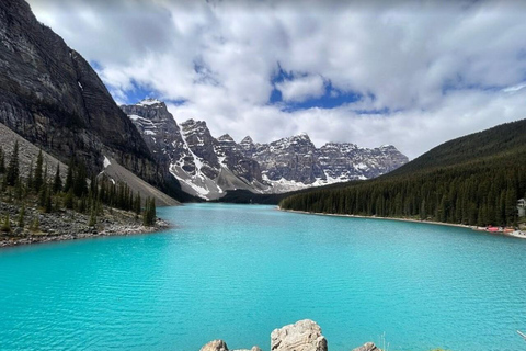 Banff: Lake Louise and Moraine Lake Tour with Pickup & Drop