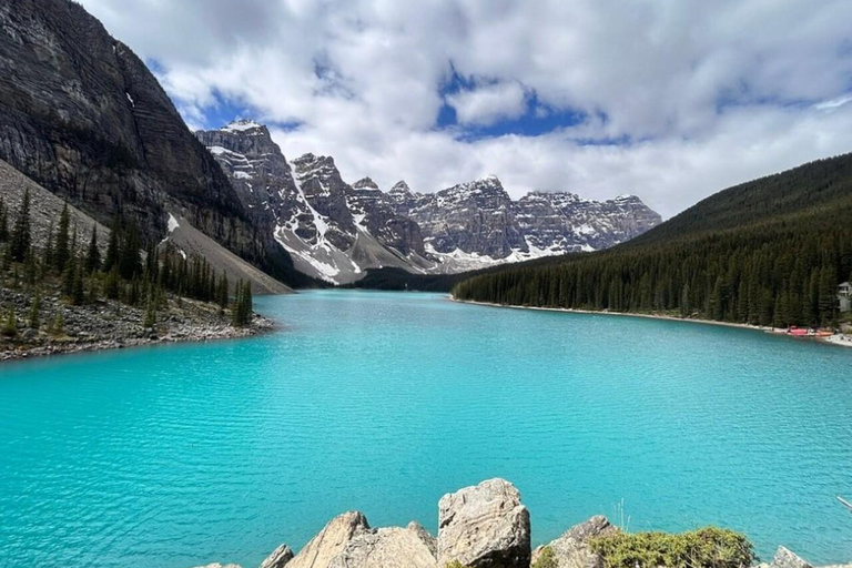 Banff: Lake Louise and Moraine Lake Tour with Pickup & Drop