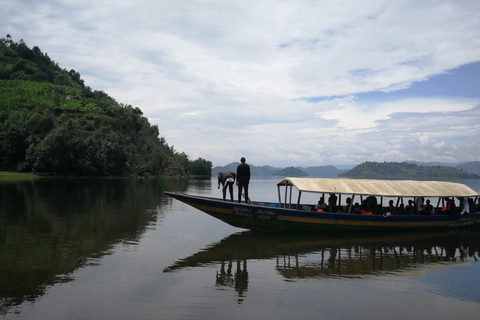 Twin Lakes Boat Tour, 3 Islands, Banana Beer & Local Lunch