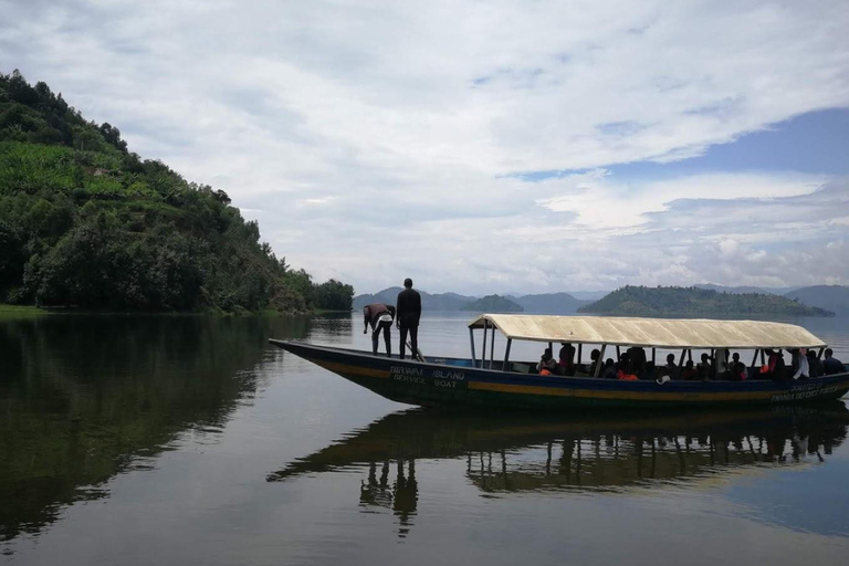 Twin Lakes Boat Tour, 3 Islands, Banana Beer & Local Lunch