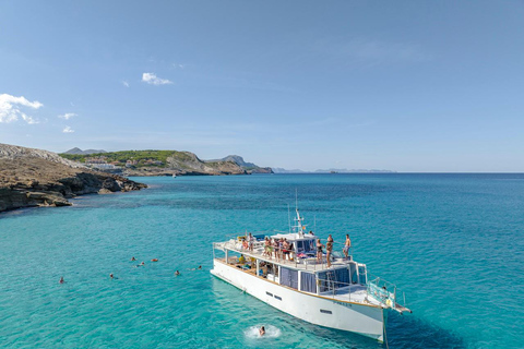 Cala Ratjada: Bootsfahrt mit Getränken und Abendessen