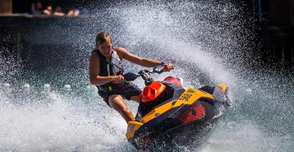 Jetski-Miete am Strand von Zrce