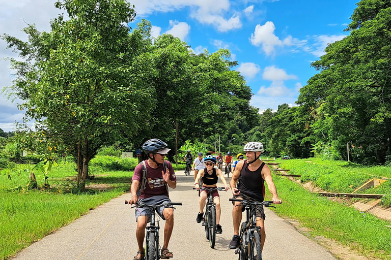 شيانغ ماي الشلال اللزج، وجولة في بحيرة الكاياك وركوب الدراجات الهوائيةشيانغ ماي: شلال لزج، جولة كا