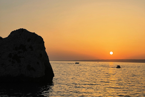 Marseille: Sonnenuntergangs-Segeltour mit Abendessen und Getränken