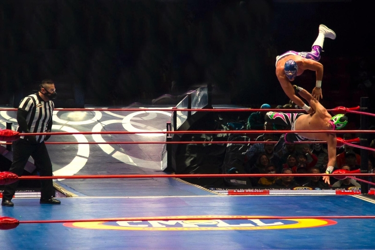 Mexico-Stad: toegang tot worstelshow en dubbeldekkerbustourMexico-Stad Geweldige Mexicaanse worstelshow