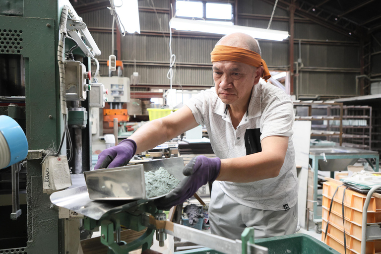 Whetstones Factory Tour and Knife Sharpening Experience