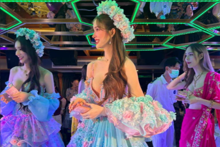Pattaya: All Star Dinner Cruise with Buffet & Show All Star Dinner cruise ticket