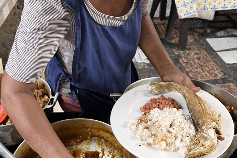 CARTAGENA: BIKE RIDE WITH LUNCH AT BOURDAIN'S FAVORITE SPOT