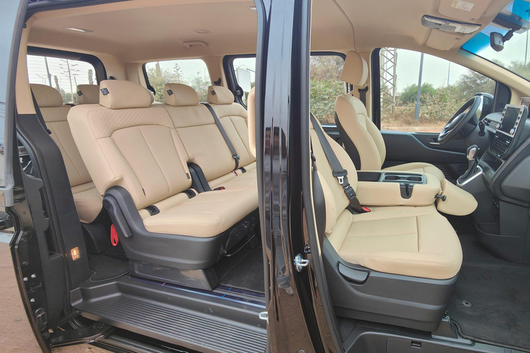 خدمة نقل خاصة من وإلى المطار: مطار مراكش ⇆ فنادق/رياضخدمة النقل من المطار وإلي المطار في مراكش ⇆ ال