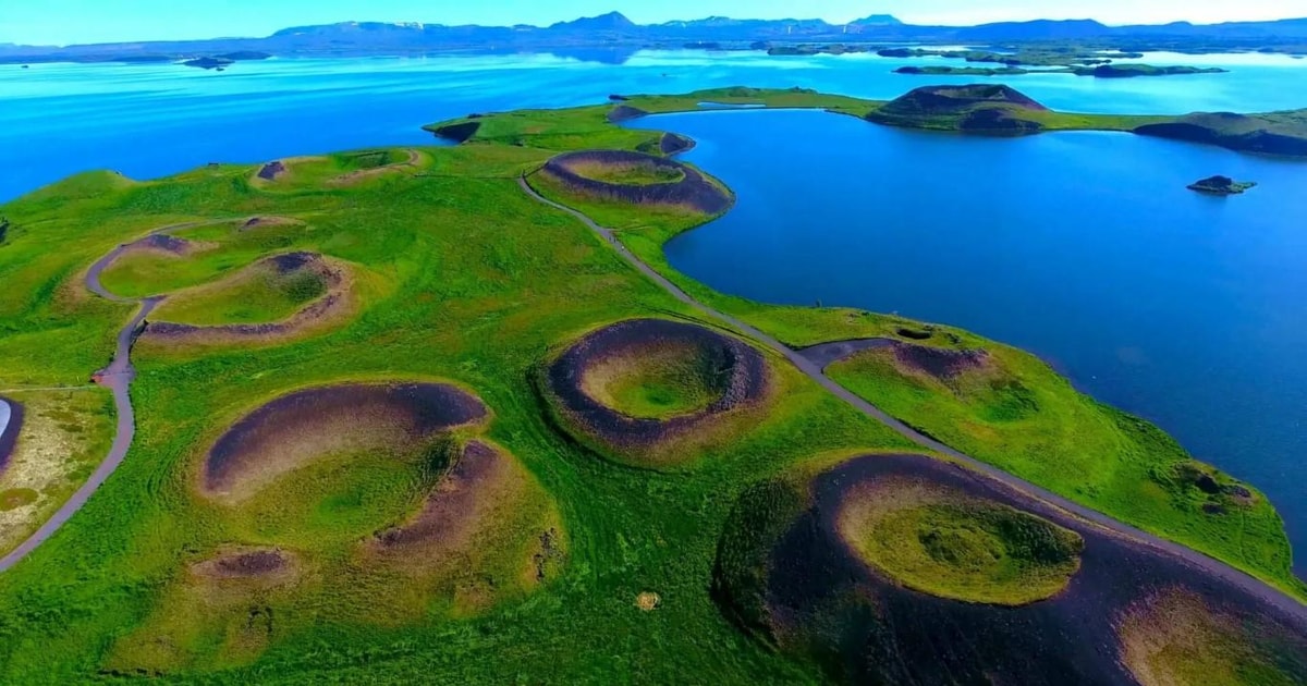 Mývatn, Krater, Lavafelder, heiße Quellen, Goðafoss & Mittagessen ...