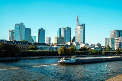 Frankfurt: Insta-Perfect Walk with a Local
