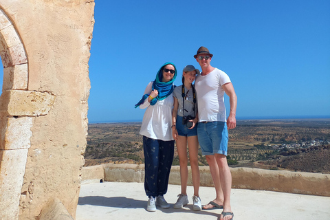 Tunis: Ur tiden Berberbyarna Tekrouna och Zriba Alia