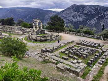 Tour guidato privato da Atene a Delfi e Arachova con pranzo