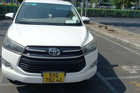 Taxi privato: Aeroporto Tan Son Nhat - Distretto 2, 7, 8, 12VAN ( 8 persone + 8 bagagli )
